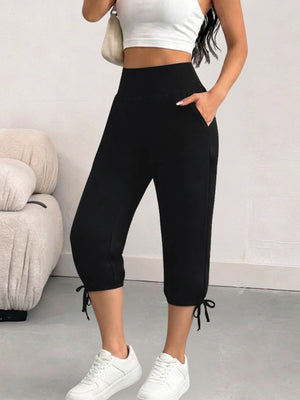 Women's Capri Yoga Pants - Stylish Loose-Fitting Lounge Joggers with Pockets for Comfortable Workouts and Casual Wear